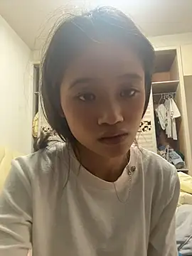 Snapshot of srr6677 chatting on 06-24-26, 08:35 srr6677 online show from 06-24-26, 08:35