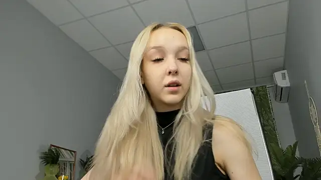 MaoqiBeverly online show from 04-29-26, 07:12