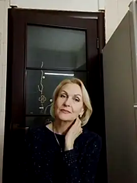 Snapshot of MichelleSolis chatting on 02-11-26, 06:52 MichelleSolis online show from 02-11-26, 06:52