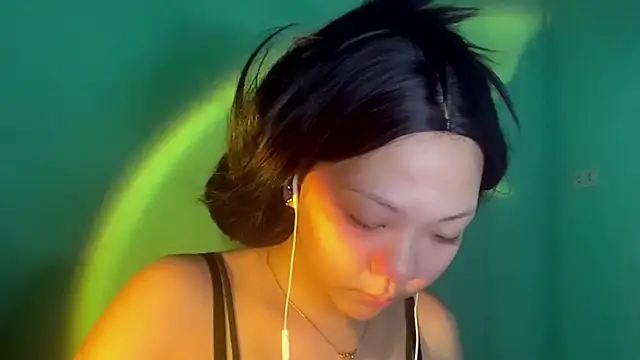 Snapshot of TerisaYellow chatting on 02-11-26, 07:08 TerisaYellow online show from 02-11-26, 07:08