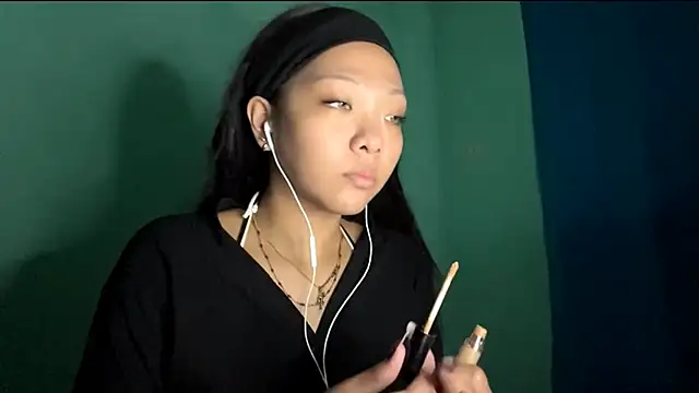 Snapshot of TerisaYellow chatting on 02-16-26, 01:10 TerisaYellow online show from 02-16-26, 01:10