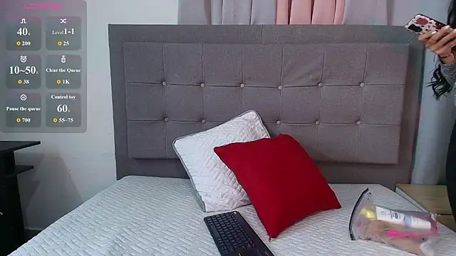 Snapshot of Karla_94 chatting on 02-25-26, 03:18 Karla 94 online show from 02-25-26, 03:18