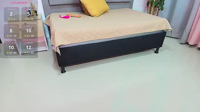 Snapshot of Karla_94 chatting on 02-11-26, 11:32 Karla 94 online show from 02-11-26, 11:32