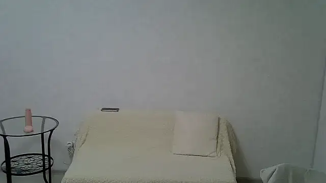 Snapshot of Opaldream chatting on 06-23-26, 07:01 Opaldream online show from 06-23-26, 07:01