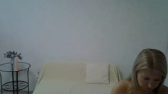 Snapshot of Opaldream chatting on 06-10-26, 06:09 Opaldream online show from 06-10-26, 06:09