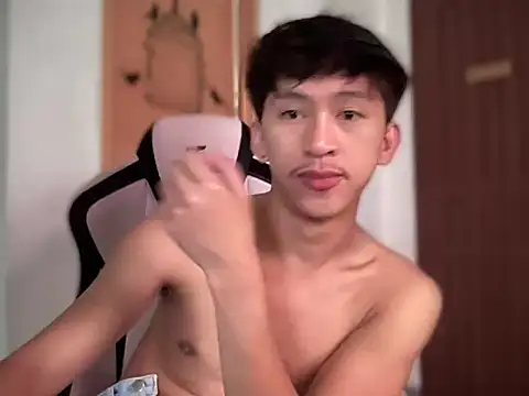  andrie69  online show from 04-05-26, 01:23