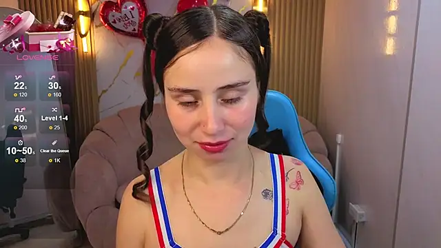 Snapshot of Ariana18_b chatting on 02-17-26, 12:35 Ariana18 b online show from 02-17-26, 12:35