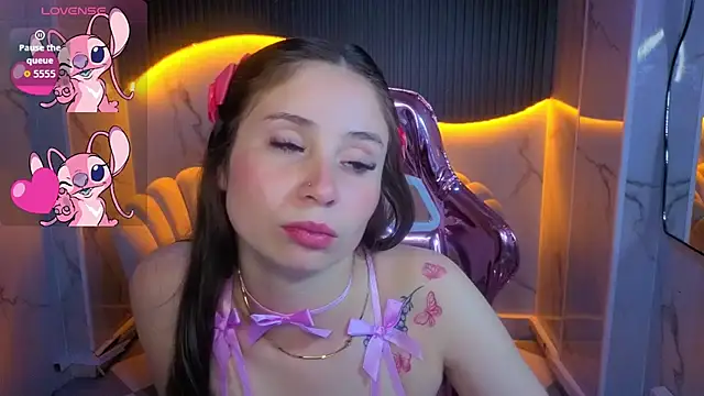 Ariana18 b online show from 05-26-26, 01:09