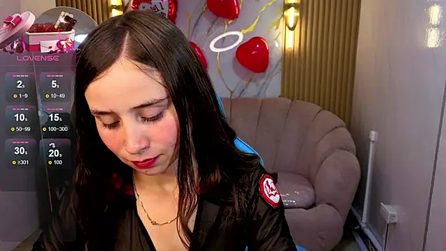 Snapshot of Ariana18_b chatting on 02-23-26, 01:01 Ariana18 b online show from 02-23-26, 01:01