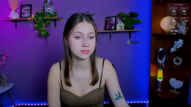 arianaa cat online show from 04-20-26, 10:11