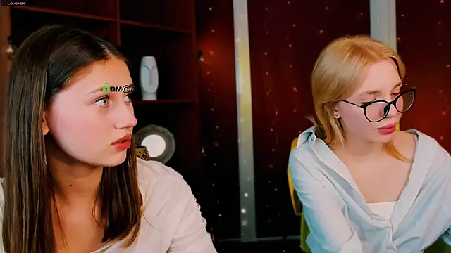 arianaa cat online show from 04-14-26, 06:35