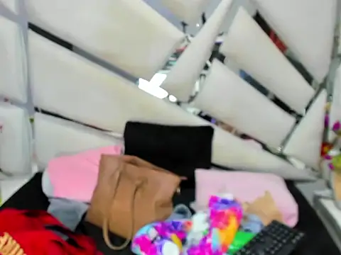 Snapshot of _EmilySquirt chatting on 02-13-26, 01:33 EmilySquirt online show from 02-13-26, 01:33