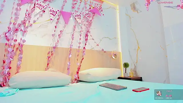 rebecca ponce  online show from 02-16-26, 07:12