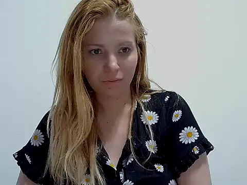 Snapshot of ChleoWild chatting on 05-30-26, 08:47 ChleoWild online show from 05-30-26, 08:47