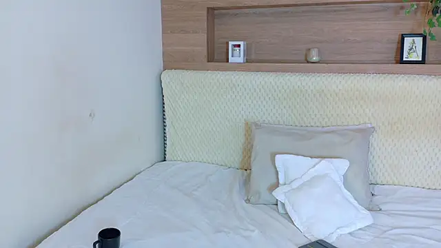 VioletBloomm online show from 02-25-26, 12:05