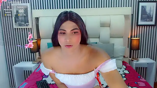 Snapshot of Sophia_Valentina chatting on 02-13-26, 12:38 Sophia Valentina online show from 02-13-26, 12:38