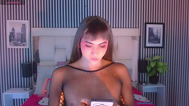 Snapshot of Sophia_Valentina chatting on 02-09-26, 12:47 Sophia Valentina online show from 02-09-26, 12:47