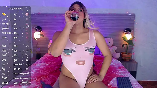 Snapshot of Sophia_Valentina chatting on 07-01-26, 04:35 Sophia Valentina online show from 07-01-26, 04:35