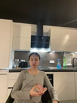 Just-Lilly online show from 04-10-26, 01:51