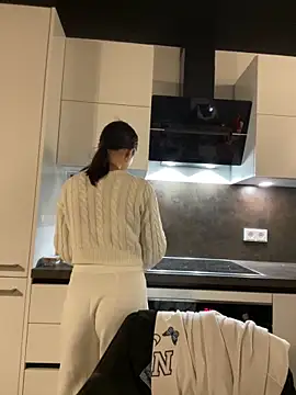 Just-Lilly online show from 04-05-26, 03:13