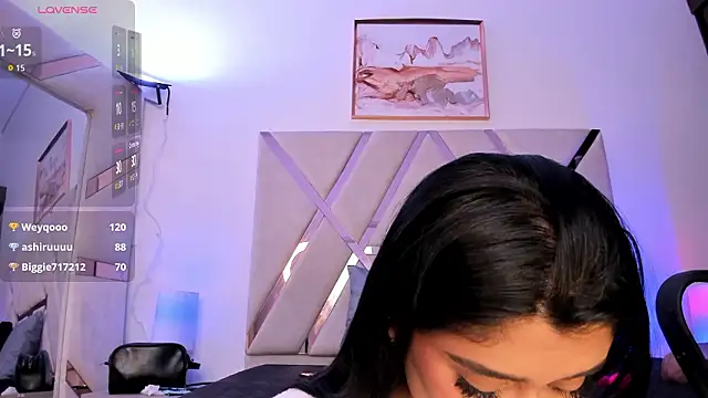 Snapshot of Lucia_velez chatting on 02-15-26, 07:51 Lucia velez online show from 02-15-26, 07:51