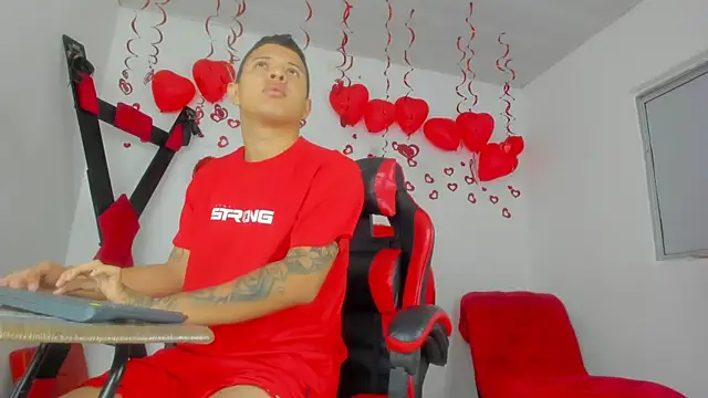 Snapshot of Steven_and_Camilo18 chatting on 02-16-26, 11:20 Steven and Camilo18 online show from 02-16-26, 11:20