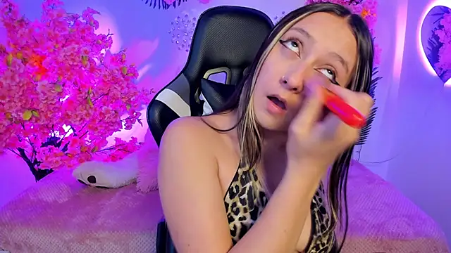 Giselle Laurens  online show from 05-23-26, 08:41