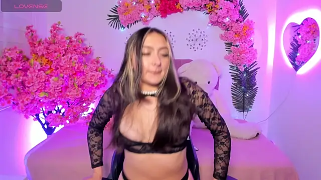 Giselle Laurens  online show from 04-17-26, 09:17