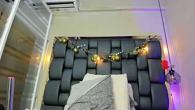 Snapshot of Isabella_falcon chatting on 06-16-26, 02:44 Isabella falcon online show from 06-16-26, 02:44