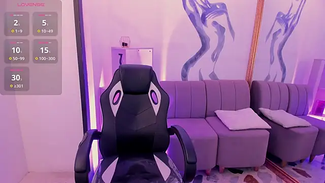 Snapshot of CarolineFyre chatting on 02-16-26, 02:48 CarolineFyre online show from 02-16-26, 02:48