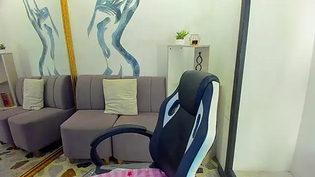 Snapshot of CarolineFyre chatting on 02-14-26, 01:00 CarolineFyre online show from 02-14-26, 01:00