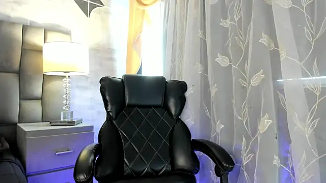 Snapshot of CarolineFyre chatting on 05-01-26, 02:11 CarolineFyre online show from 05-01-26, 02:11