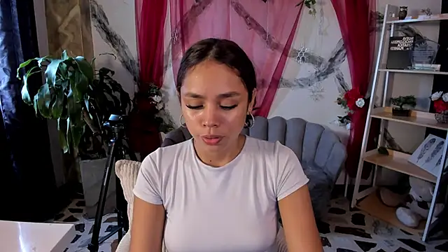 Snapshot of CarolineFyre chatting on 05-31-26, 03:18 CarolineFyre online show from 05-31-26, 03:18