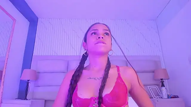 Snapshot of CarolineFyre chatting on 02-22-26, 05:10 CarolineFyre online show from 02-22-26, 05:10