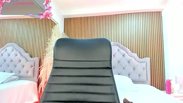 Snapshot of CarolineFyre chatting on 04-28-26, 12:42 CarolineFyre online show from 04-28-26, 12:42