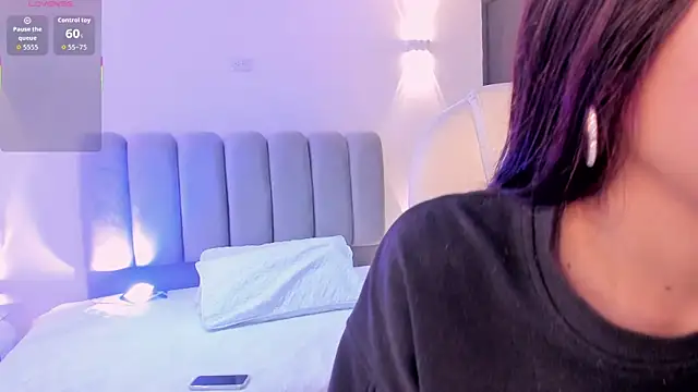 Snapshot of CarolineFyre chatting on 02-20-26, 01:24 CarolineFyre online show from 02-20-26, 01:24