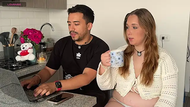 Snapshot of Sofii_n_Diego chatting on 02-10-26, 08:30 Sofii n Diego online show from 02-10-26, 08:30