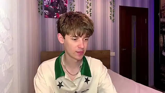 Snapshot of Sweet_Dude chatting on 04-21-26, 02:56 Sweet Dude online show from 04-21-26, 02:56