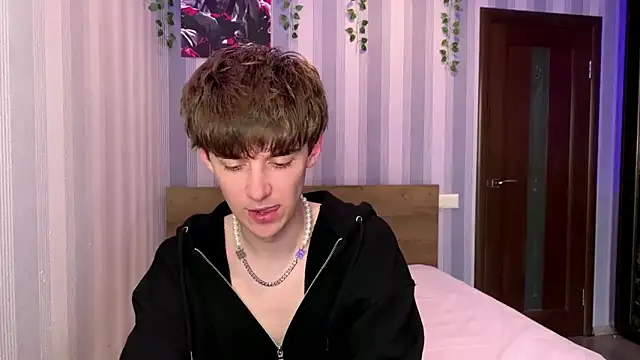 Snapshot of Sweet_Dude chatting on 05-01-26, 04:12 Sweet Dude online show from 05-01-26, 04:12