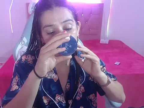 snowhot-69 online show from 02-11-26, 12:32