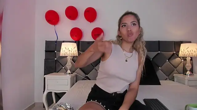 Snapshot of _Giorgiina_ chatting on 02-19-26, 12:57 Giorgiina online show from 02-19-26, 12:57