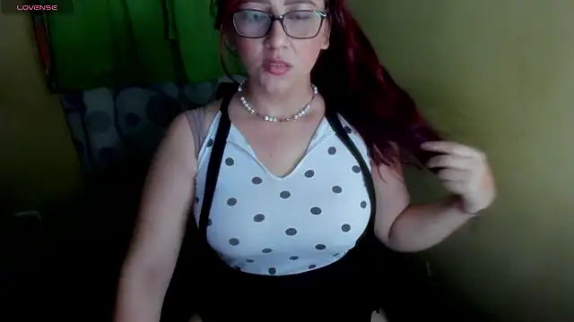LuciaMiilf online show from 07-12-26, 06:47