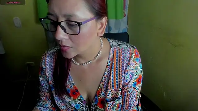 LuciaMiilf online show from 06-01-26, 03:18