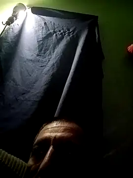 Snapshot of bigbooietx chatting on 02-18-26, 08:33 bigbooietx online show from 02-18-26, 08:33