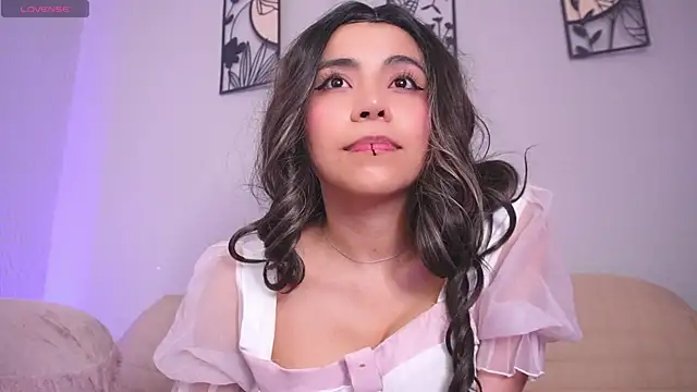 loveegirll1 online show from 04-15-26, 05:13