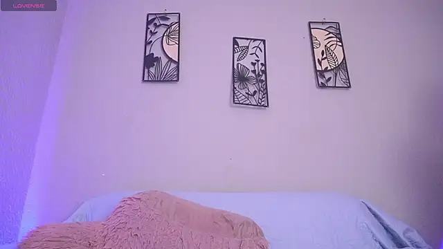 loveegirll1 online show from 04-30-26, 02:51