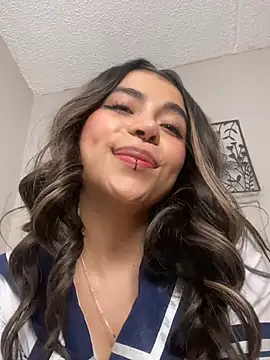 Snapshot of loveegirll1 chatting on 02-03-26, 06:33 loveegirll1 online show from 02-03-26, 06:33