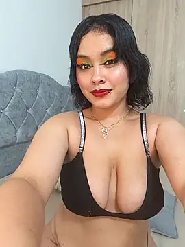 zoe love18 online show from 05-05-26, 04:37