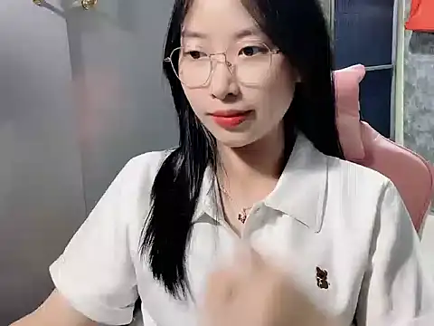 Snapshot of Linne6789 chatting on 02-28-26, 03:33 Linne6789 online show from 02-28-26, 03:33