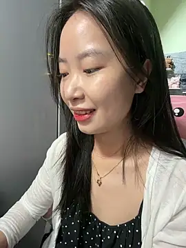 Linne6789 online show from 05-15-26, 03:59